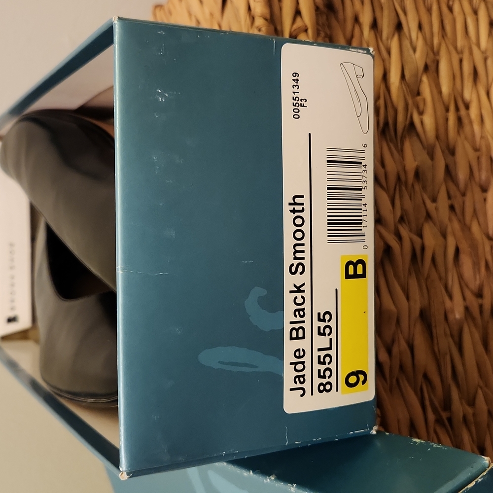 Black Basic Pumps - image 5